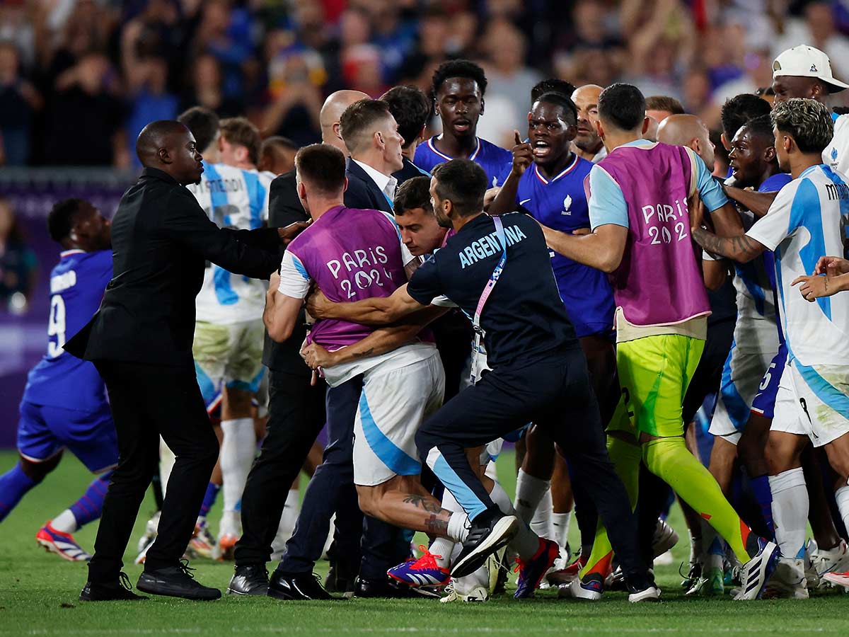 Bronca entre jugadores de Francia y Argentina