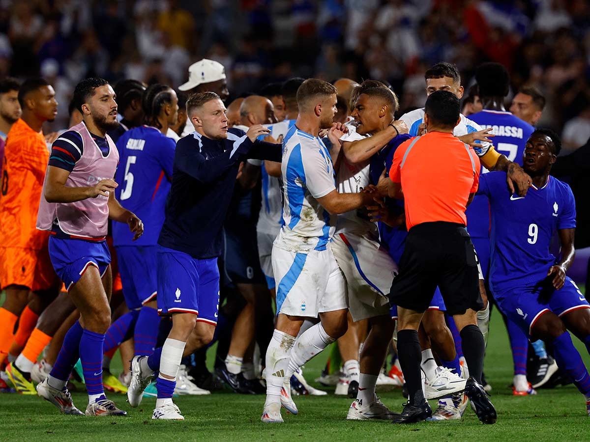 Bronca entre jugadores de Francia y Argentina