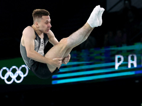 Ivan Litvinovich suma oro para Equipo de Refugiados en los Juegos de París al imponerse a China. (Reuters).