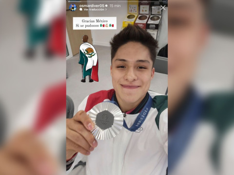 Osmar Olvera comparte medalla de plata obtenida en la plataforma de 3 metros sincronizado. (Instagram: @osmardiver05).