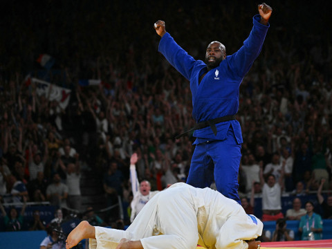 Teddy Riner ganando su combate / (AFP)