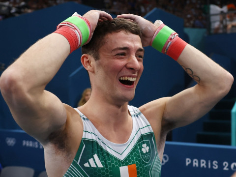 Rhys Mcclenaghan celebra de manera emotiva el oro olímpico conseguido en los Juegos de París. (Reuters).
